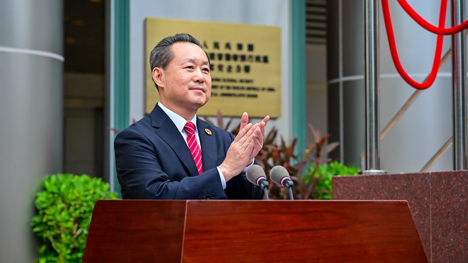 坚定不移贯彻实施香港国安法 做“一国两制”伟大实践的捍卫者